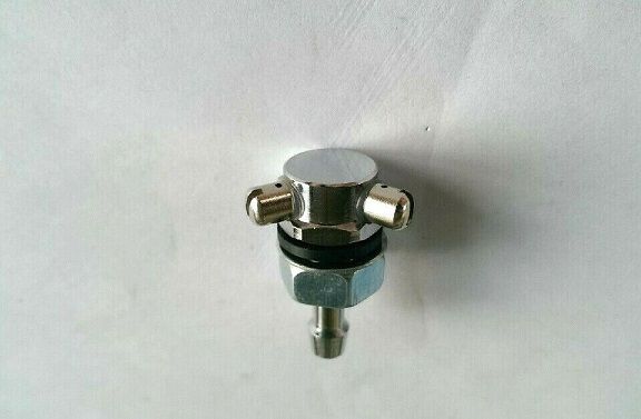 TWIN WINDSCREEN WASHER JET x1 (MG B V8) (** See Picture **) (1973- 76)