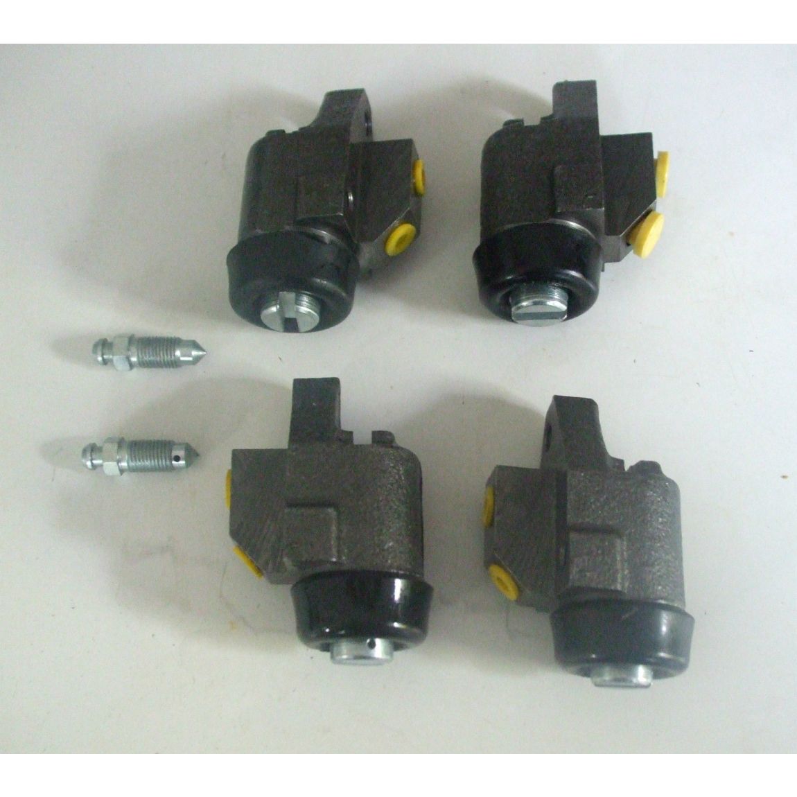 FRONT BRAKE WHEEL CYLINDERS x4 (Mini) (**From 69- 84**)