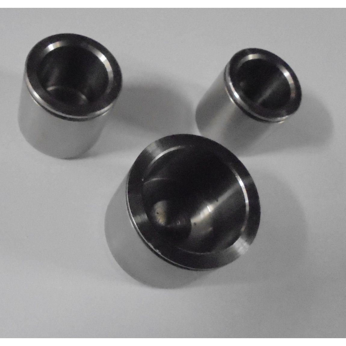 REAR BRAKE CALIPER PISTONS x3 (Alfa Romeo 2600) (** From Aug 63- 68 **)  