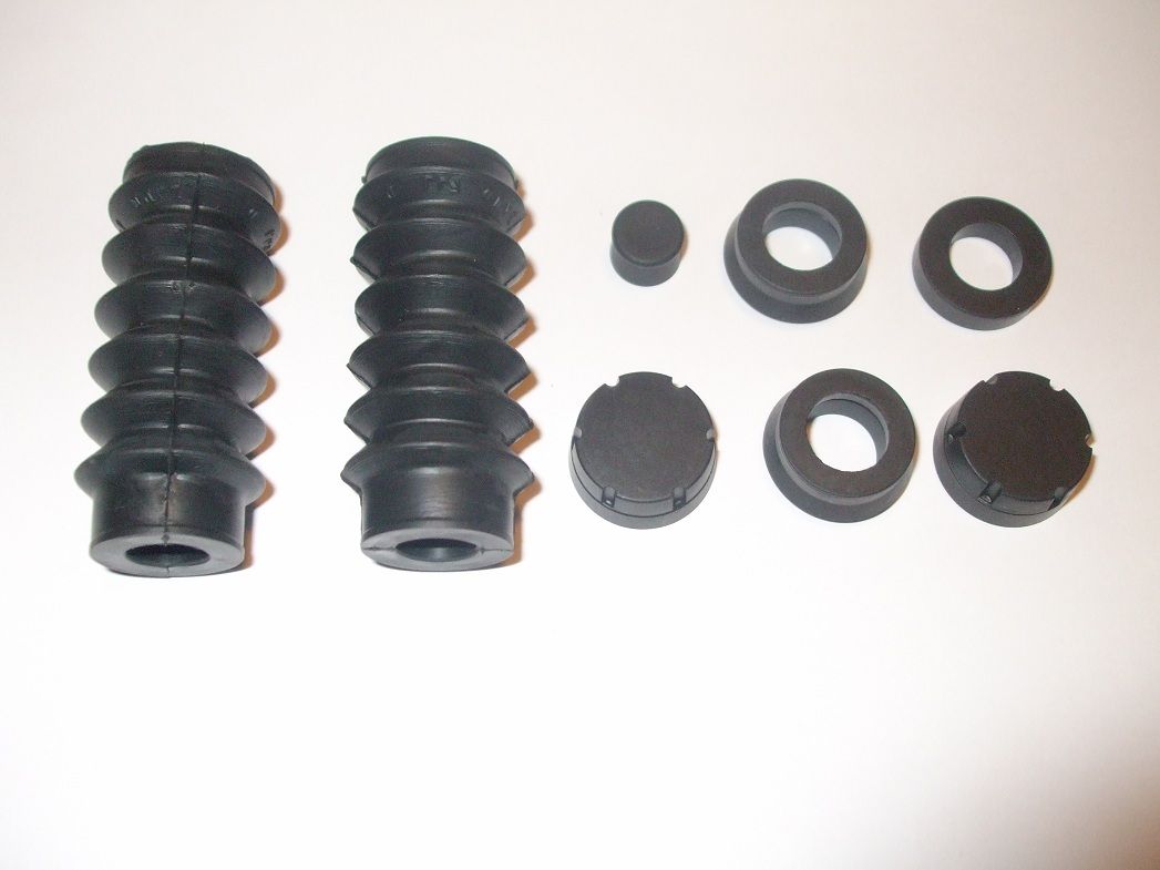 BRAKE / CLUTCH MASTER CYLINDER SEALS REPAIR KIT (Triumph TR2 & TR3) (** See Ch. No/**) (1953- 57 Only)   