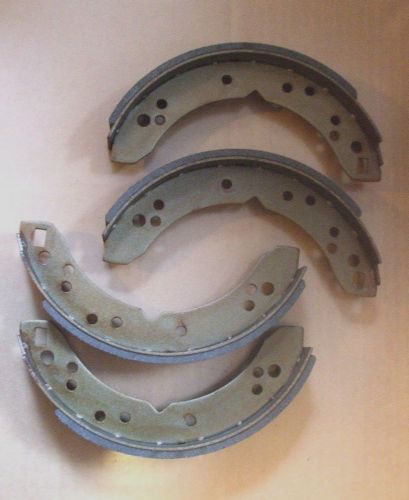 HANDBRAKE SHOES (Alfa Romeo 2600) (Saloon, Sprint & Spyder) (**With Rear Discs **) (** From Aug 63- 68 **) 