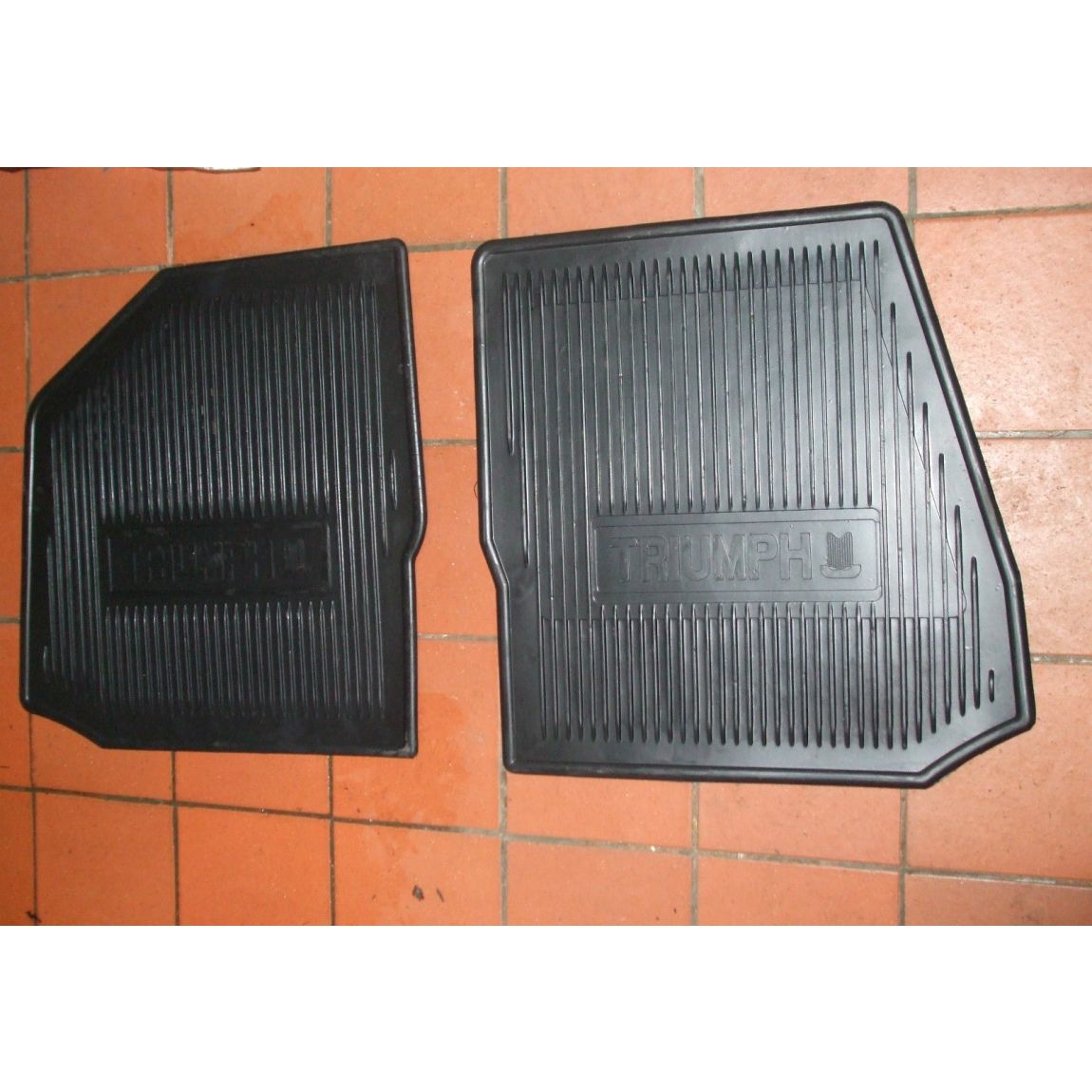 RUBBER FOOTWELL MATS x2 (Triumph Spitfire & GT6) (1962- 81)