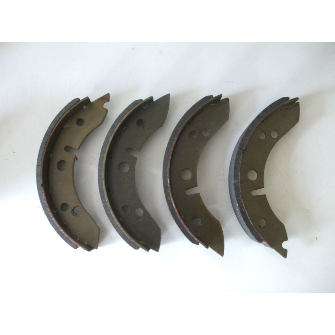 REAR BRAKE SHOES SET (MG Midget Mk1) (*Early Type Brakes*) (**1961- 63 Only**) 