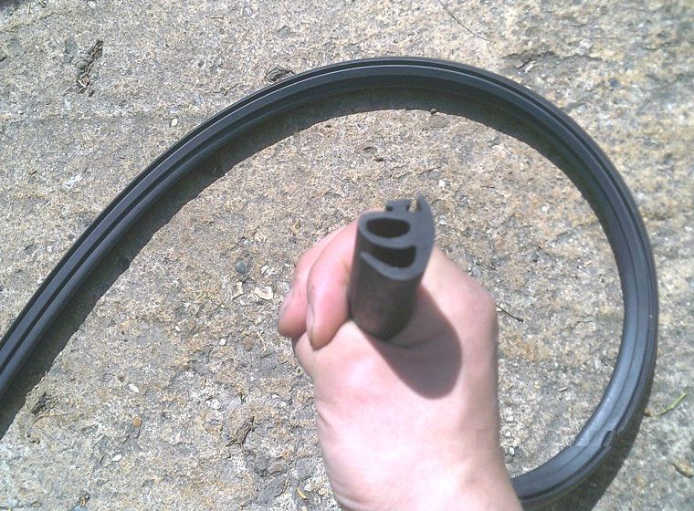 WINDSCREEN FRAME RUBBER BASE SEAL (MGB & MGC Roadster) (1962- 80)