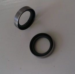 DIFFERENTIAL SIDE OUTPUT HALFSHAFT AXLE OIL SEALS x2 (Triumph Herald & Vitesse) (1959- 71)