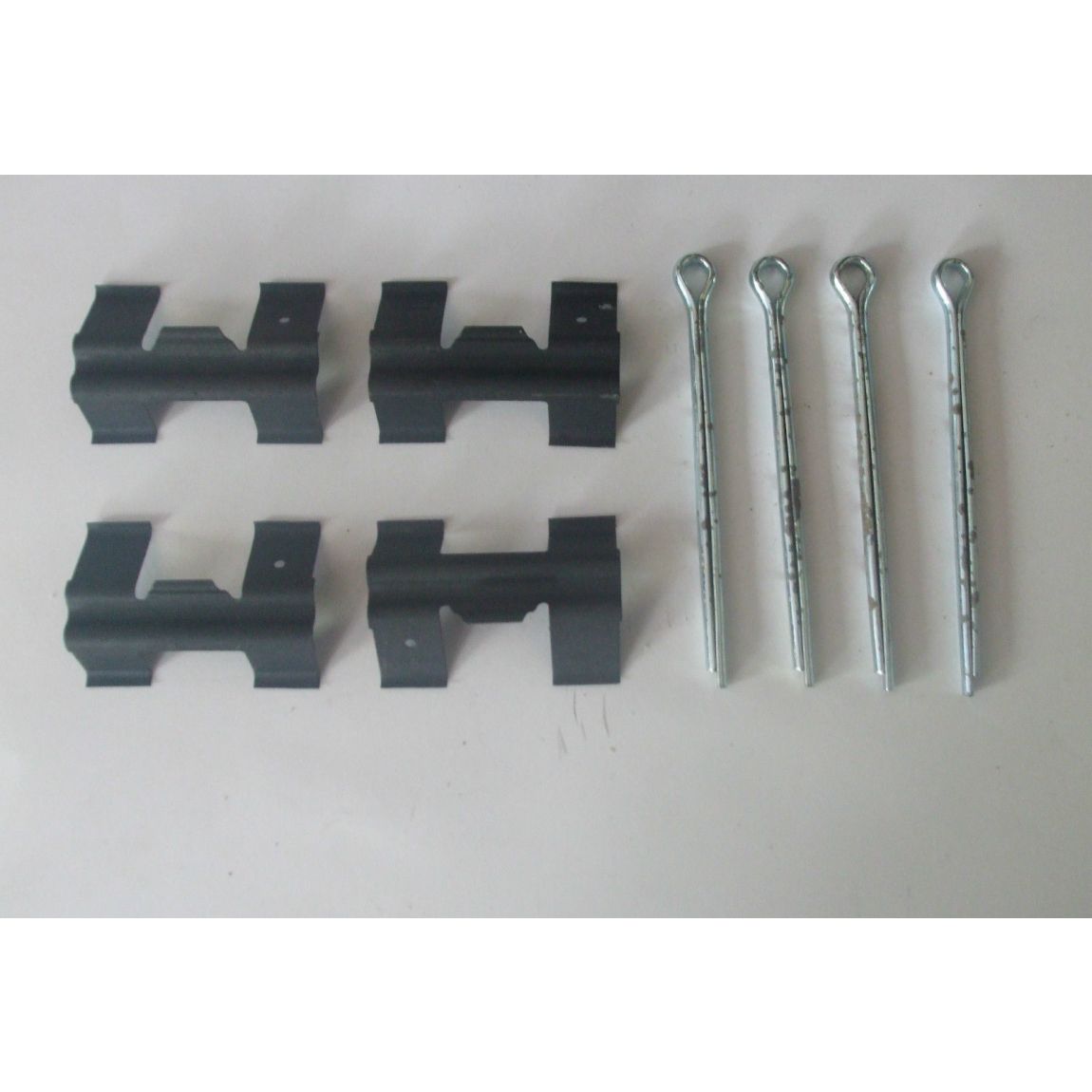 FRONT BRAKE PAD FITTING KIT - PINS & SHIMS (Triumph TR8) (1978- 81)