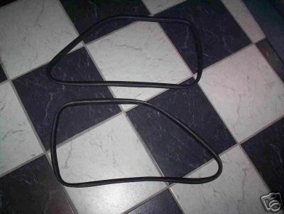 REAR QUARTER LIGHT WINDOW RUBBERS x2 (Escort Mk1) (1968- 74)