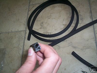 ** REAR QUARTER LIGHT WINDOW RUBBER SEALS x2 (Ford Anglia 105e) (1959- 68)