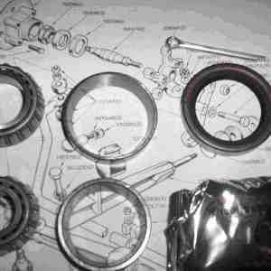 REAR WHEEL HUB BEARING KIT x1 (Triumph 1500 Saloon) (RWD Only) (1973- 76) 