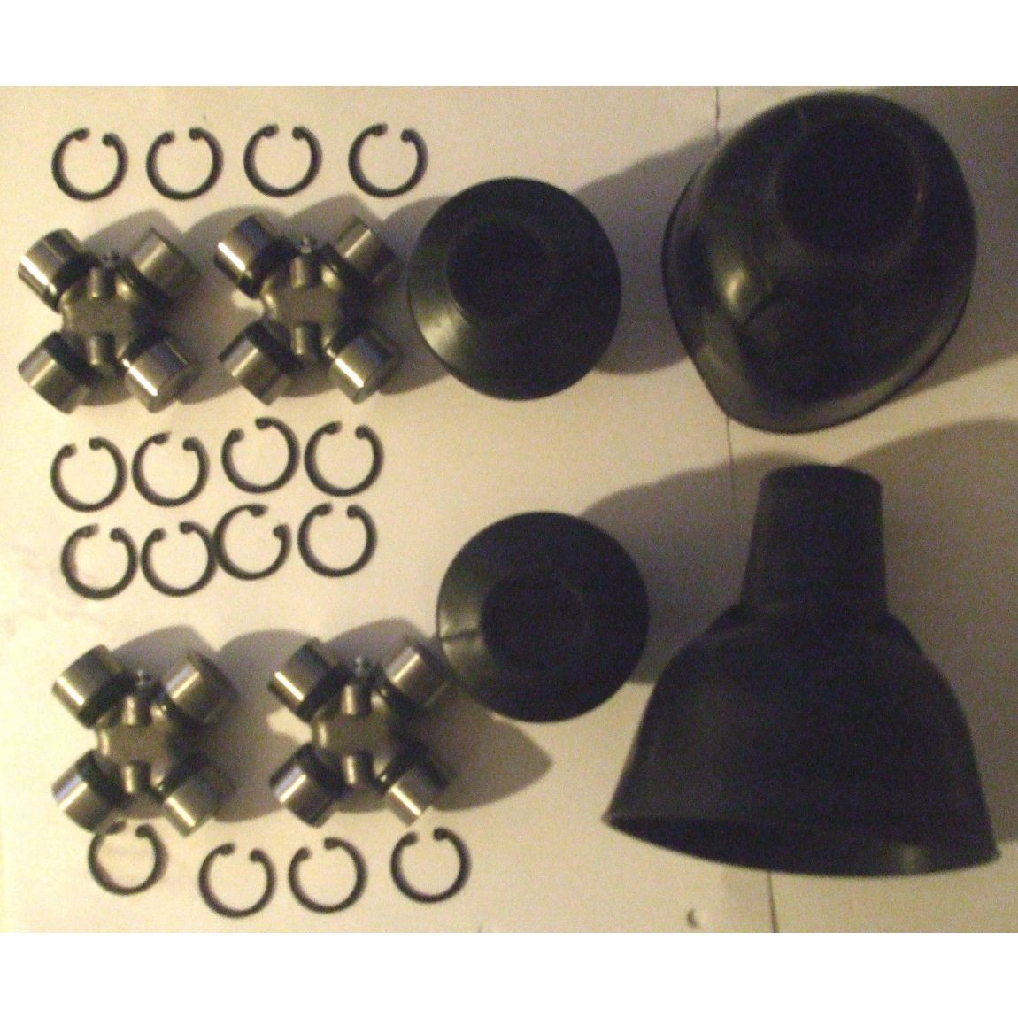 REAR AXLE UNIVERSAL JOINTS (x4) & GAITERS (x4) KIT (Triumph Stag) (1970- 77)